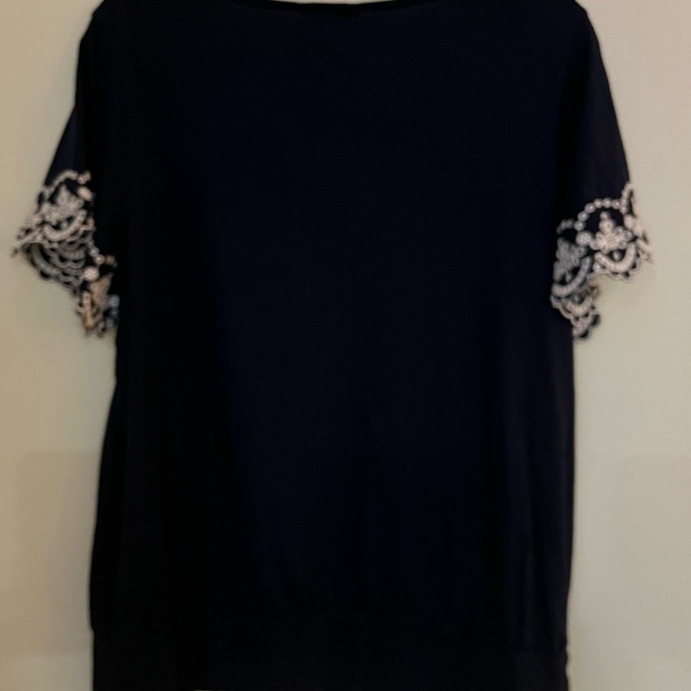 Crown & Ivy
Plus Size Embroidered Scallop Sleeve Top - Picture 7 of 11